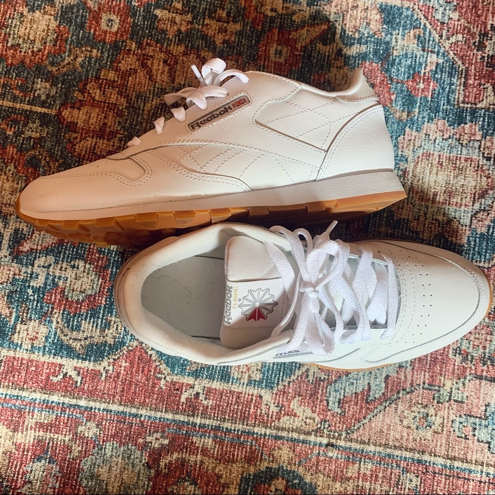 EUC white Reebok Classics!